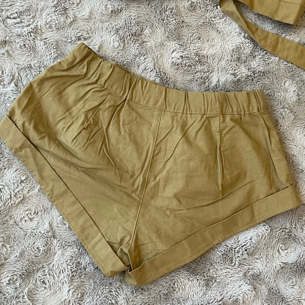 Olive Green Military-Inspired Women's Crop Jacket & Shorts & long socks Set - Picture 3 of 9